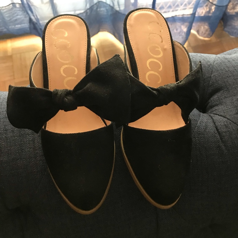 Bow tie mule heels